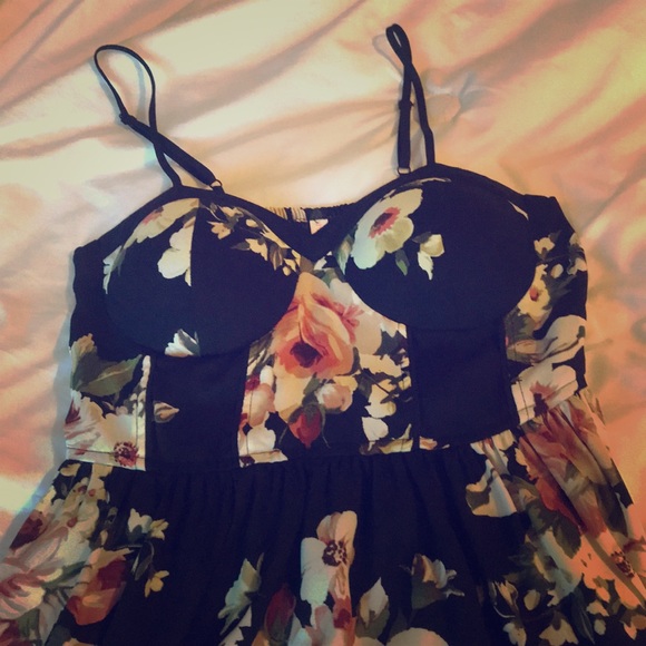 Dress - Picture 1 of 4